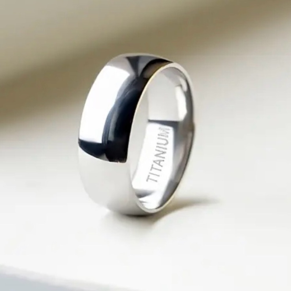 NWOT Titanium Ring sz 7